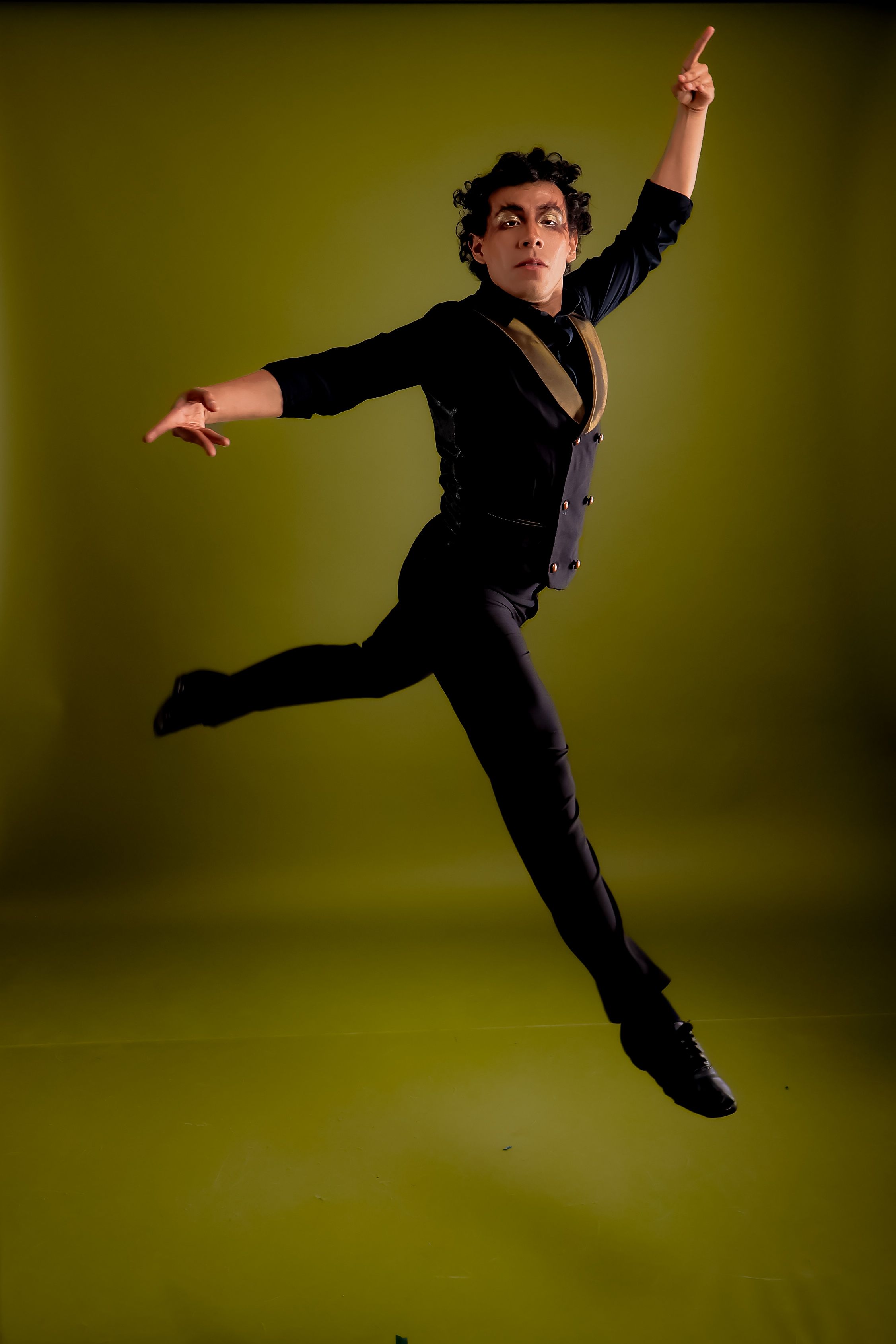 Dynamic Ballet Jump in Ciudad de México · Free Stock Photo
