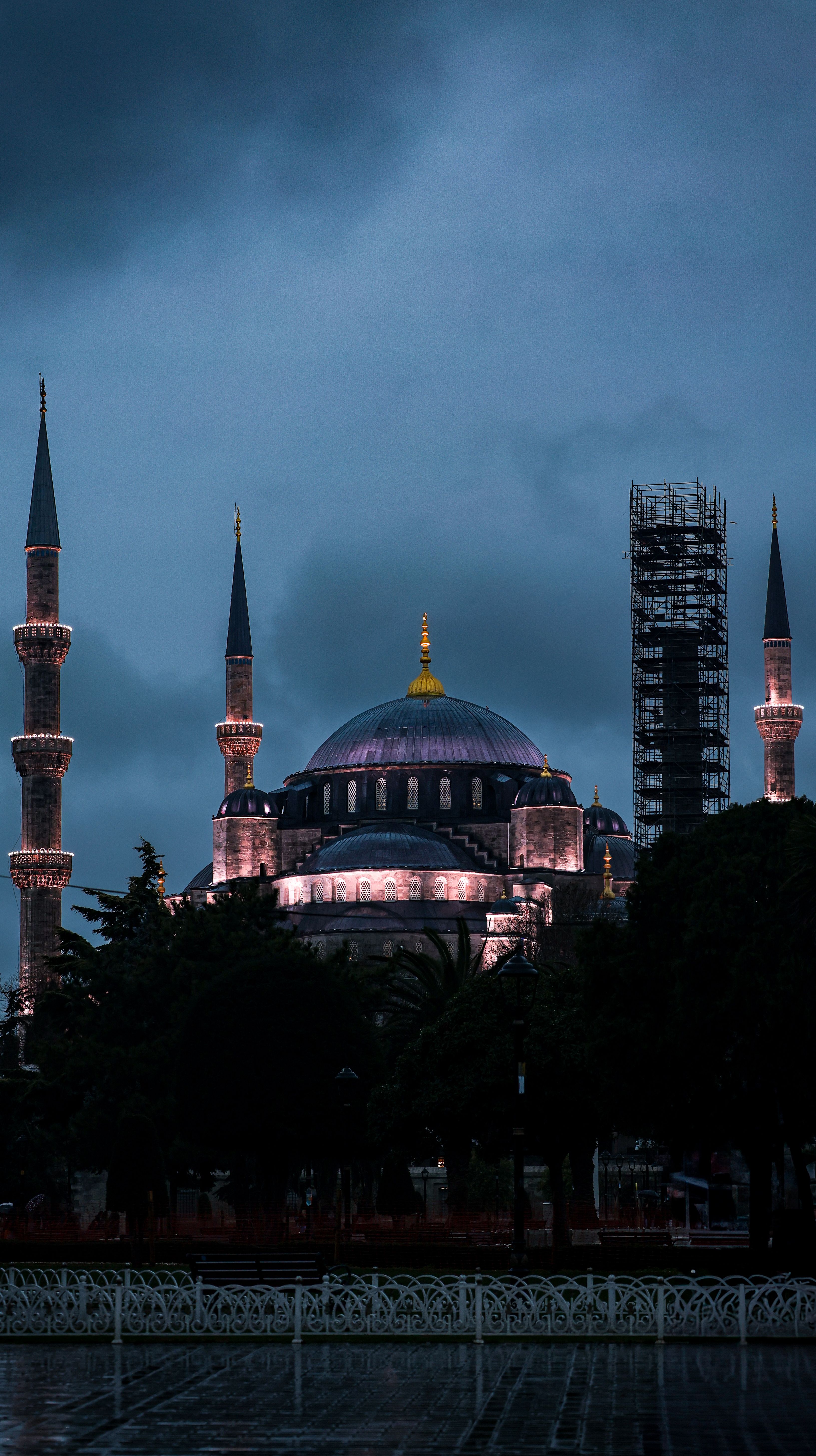 Iconic Blue Mosque in Istanbul's Nighttime Glow · Free Stock Photo