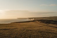 在黄金时段，可以欣赏海边标志性的白色悬崖风景