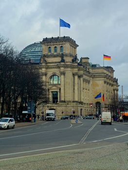 Friedliches Bauwerk: Gebäude & Berlin in Szene