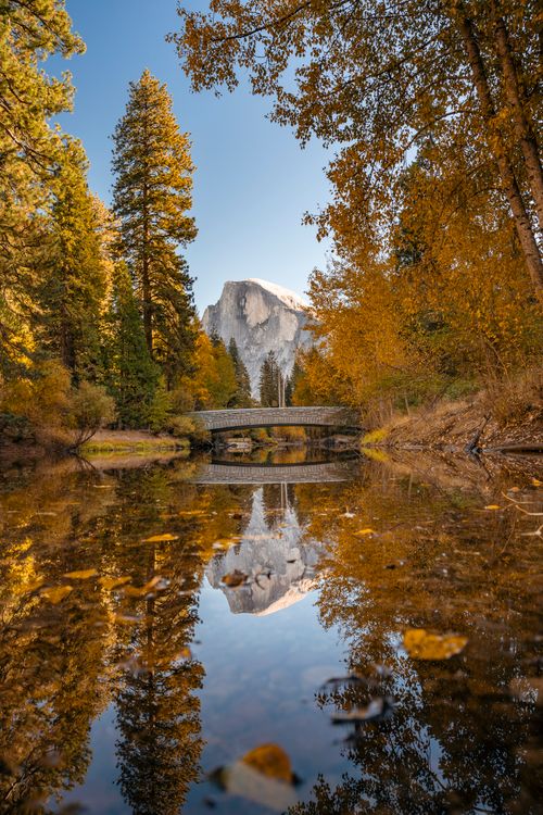 Free Scenic view of Yosemite Valley with autumn foliage reflected in a calm river. Stock Photo