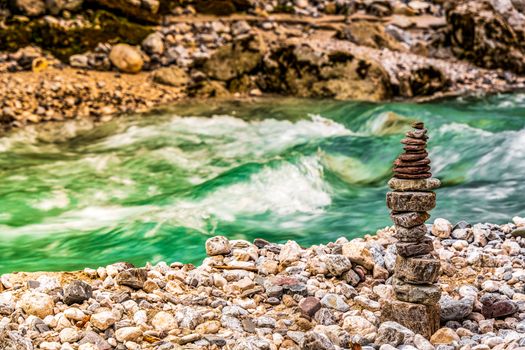 Fluss & Wasser – Reduziertes Geheimnisvoll Hintergrundbild