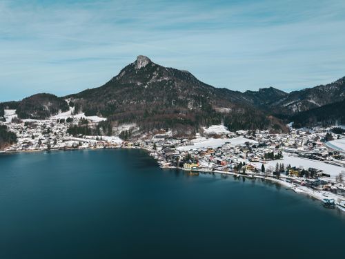 Free Aerial view of snowy Fuschl am See in Salzburg, featuring alpine landscape. Stock Photo