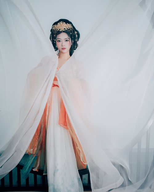 Free An elegant woman in traditional Asian attire with delicate styling and soft colors. Stock Photo