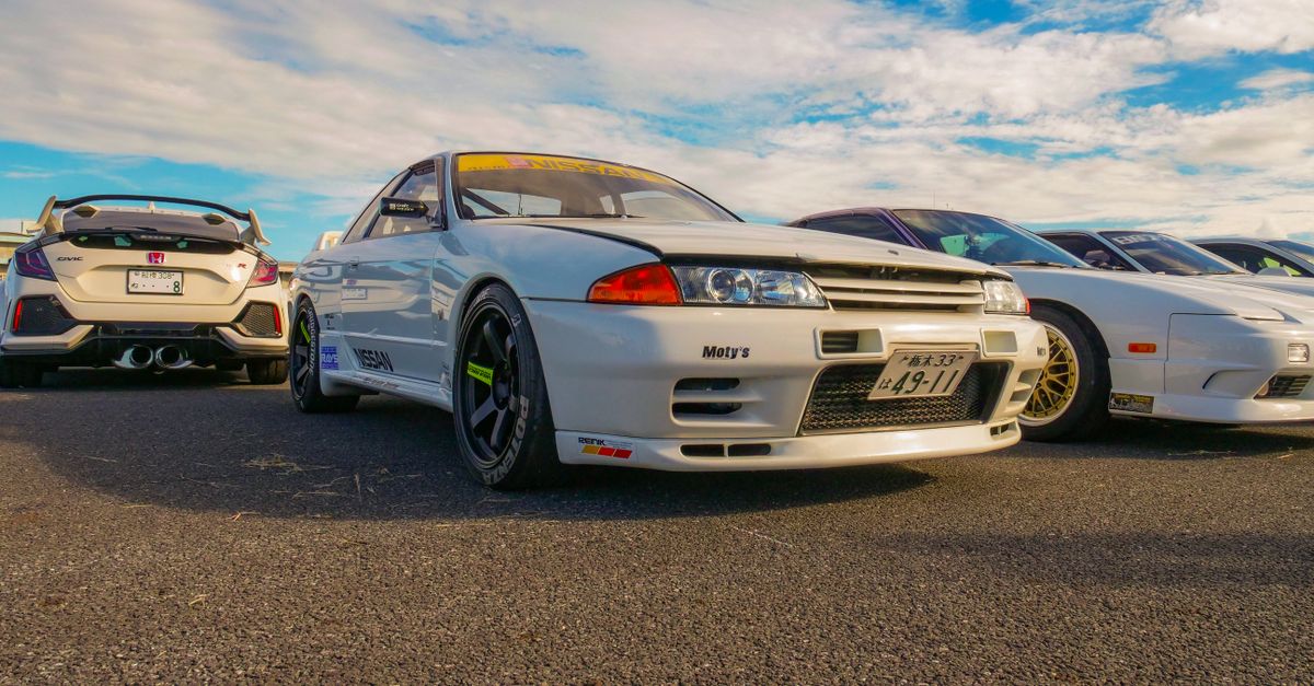 JDM Car Meet Featuring Nissan Skyline and Honda Civic · Free Stock Photo