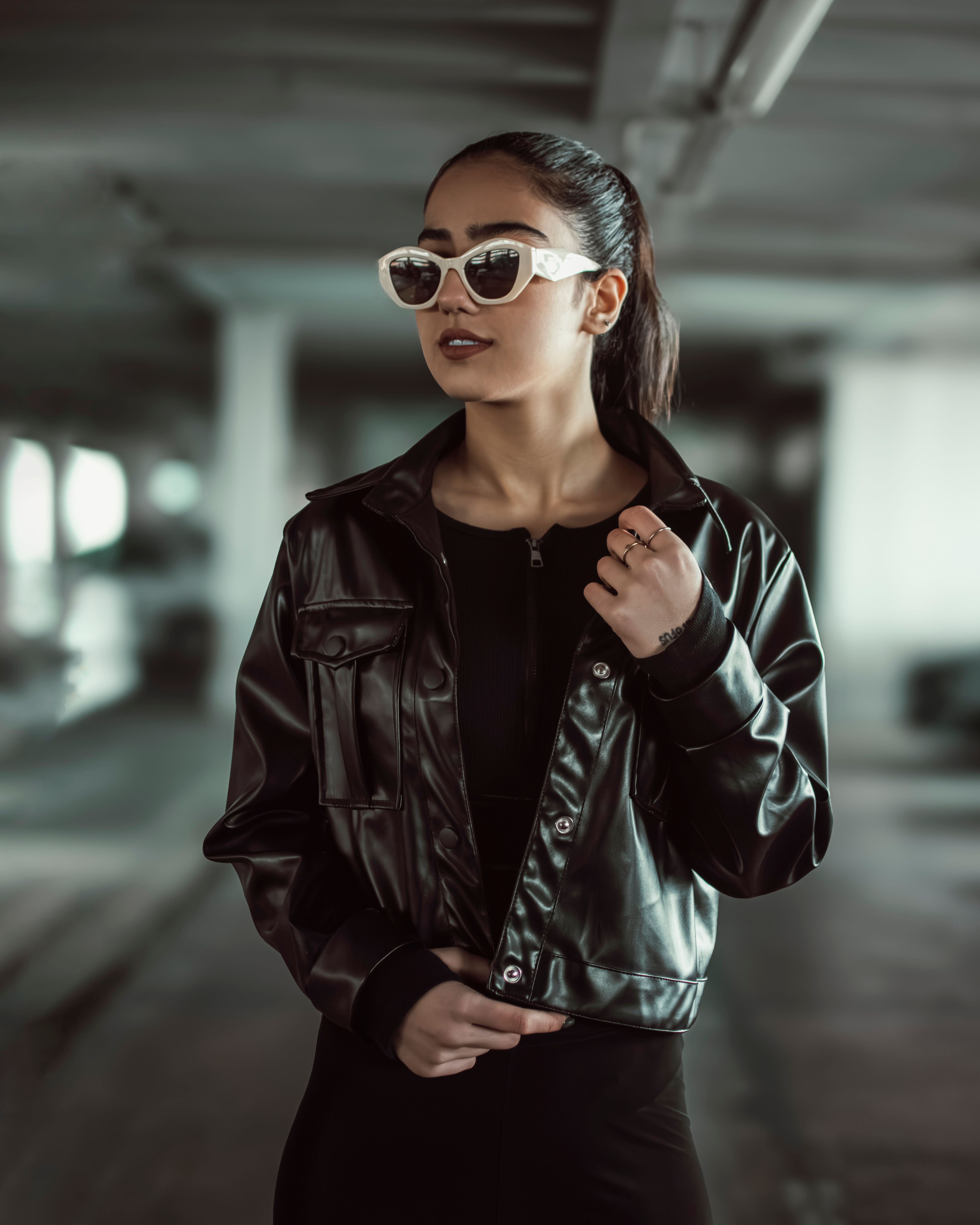 Fashionable Woman in Leather Jacket and Sunglasses · Free Stock Photo
