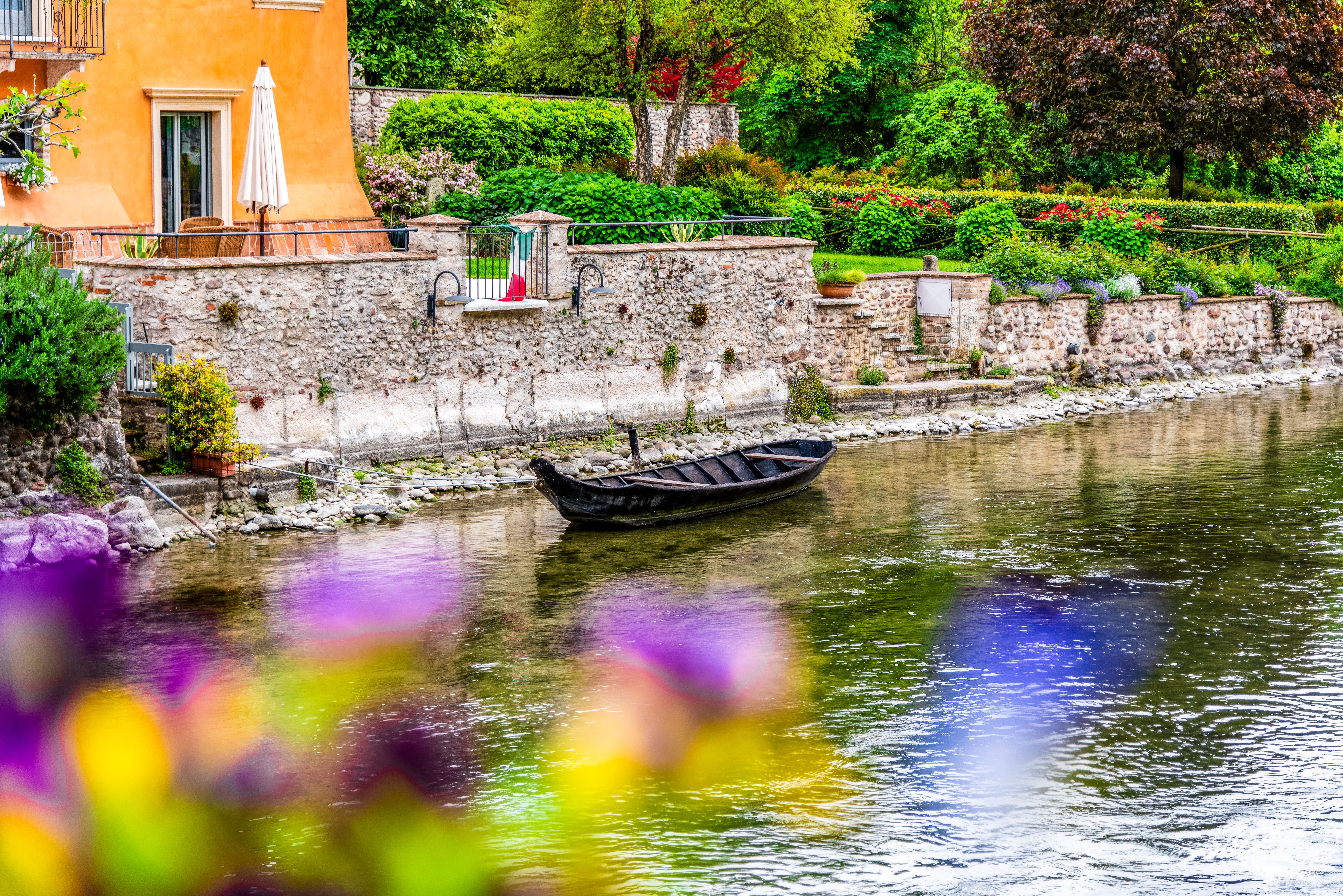 Charming Riverside Scene in Verona, Italy · Free Stock Photo