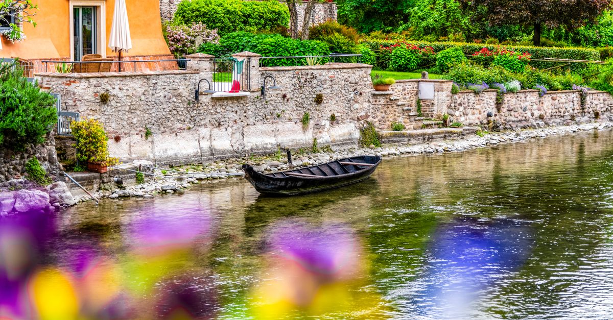 Italian Riverside Town Charming Riverside Scene in Verona, Italy · Free Stock Photo