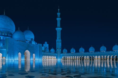 Free Illuminated Sheikh Zayed Mosque in Abu Dhabi at night, showcasing architectural beauty. Stock Photo