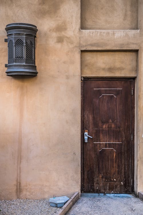 Puerta De Madera Marrón