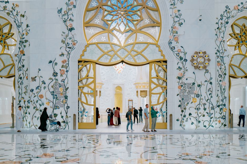 Stunning interior view of the Sheikh Zayed Grand Mosque in Abu Dhabi