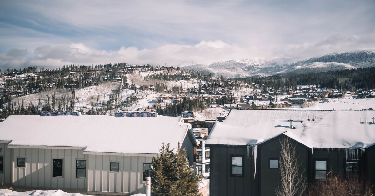 Beautiful winter scene of a snow-covered mountain town in Colorado with scenic views.