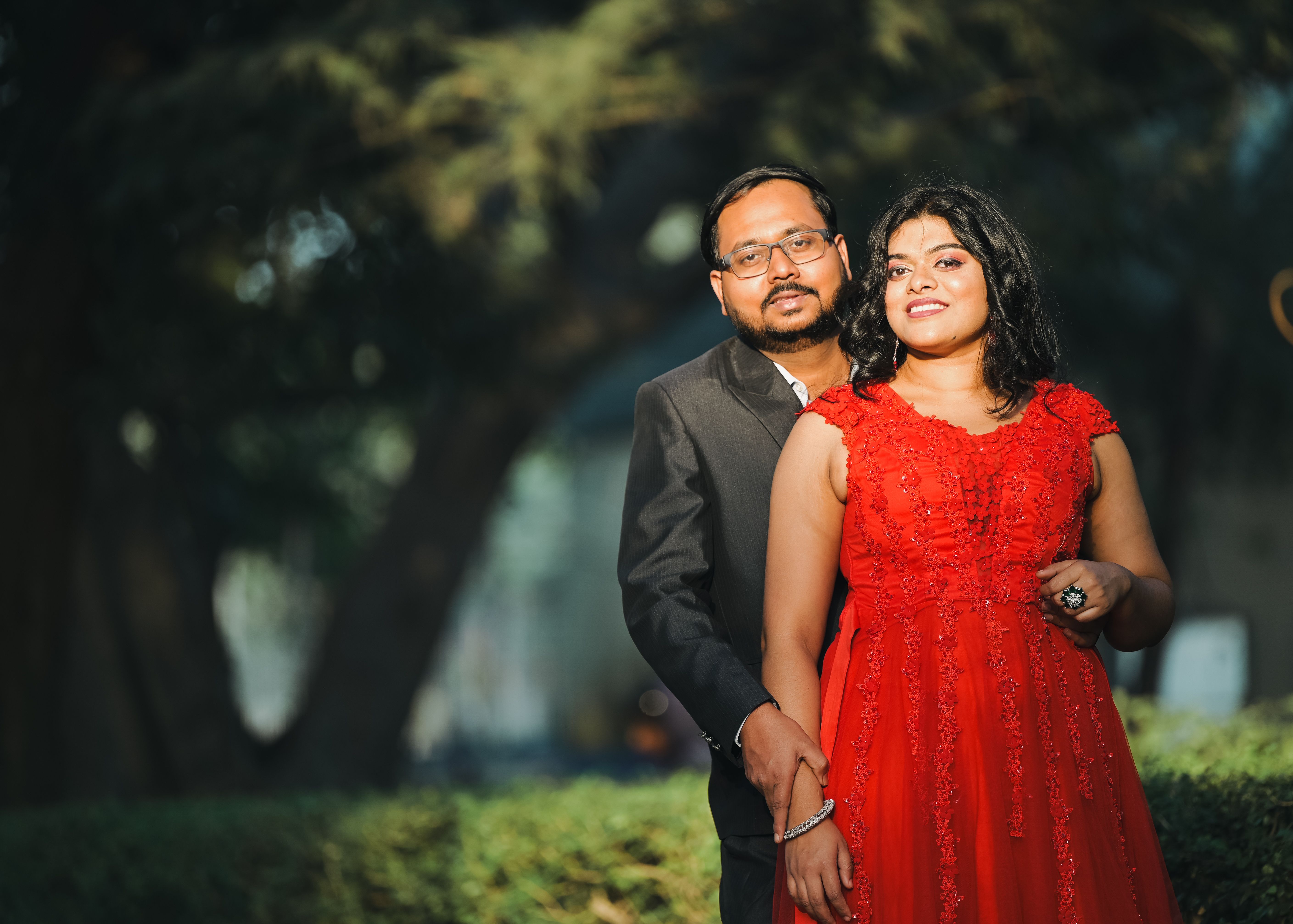 Elegant pre-wedding photoshoot highlighting love and style outdoors in Kolkata.