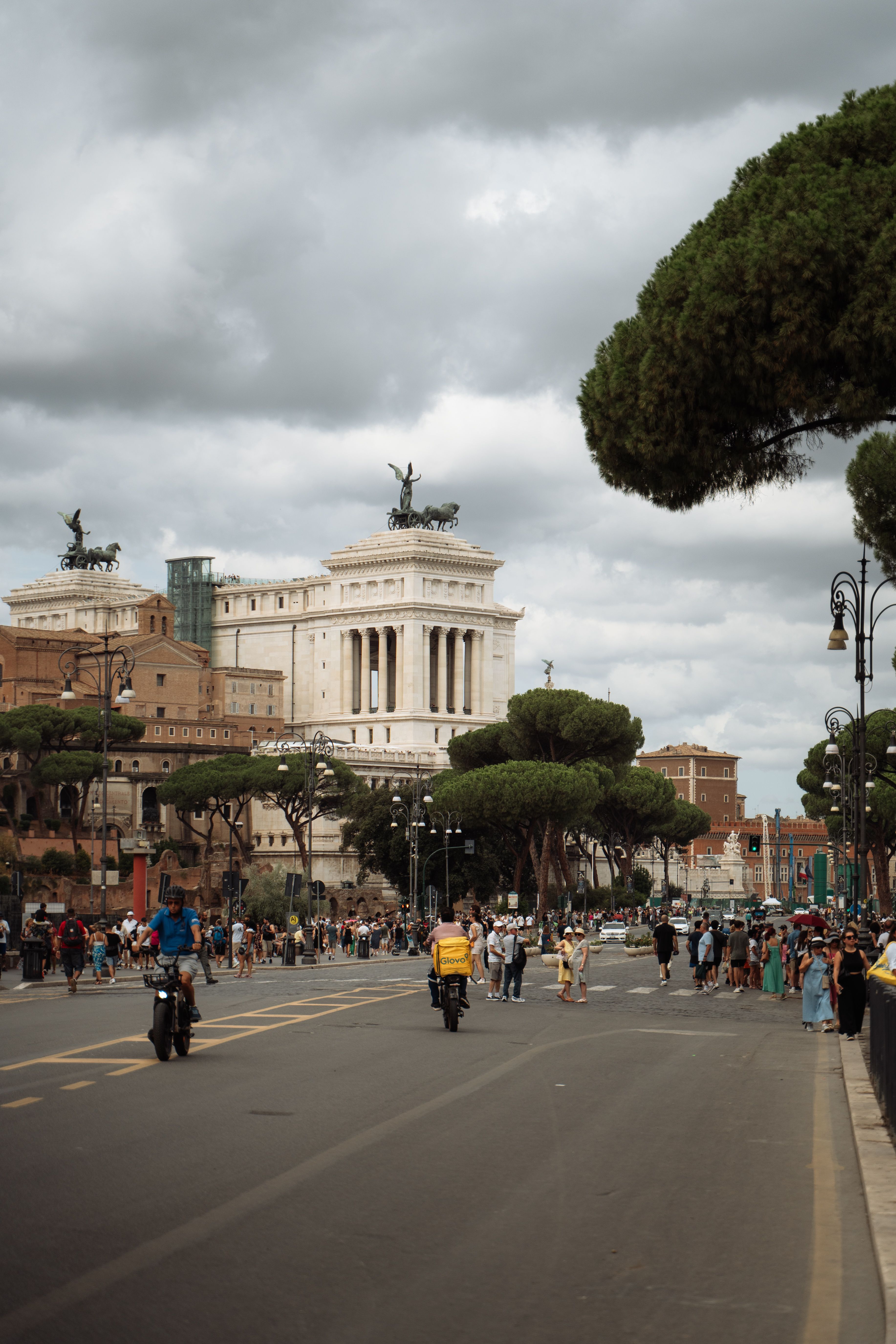 Bustling Street Scene near Altare della Patria, Rome · Free Stock Photo