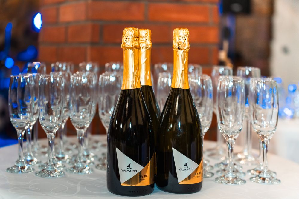 Champagne et coupes élégantes