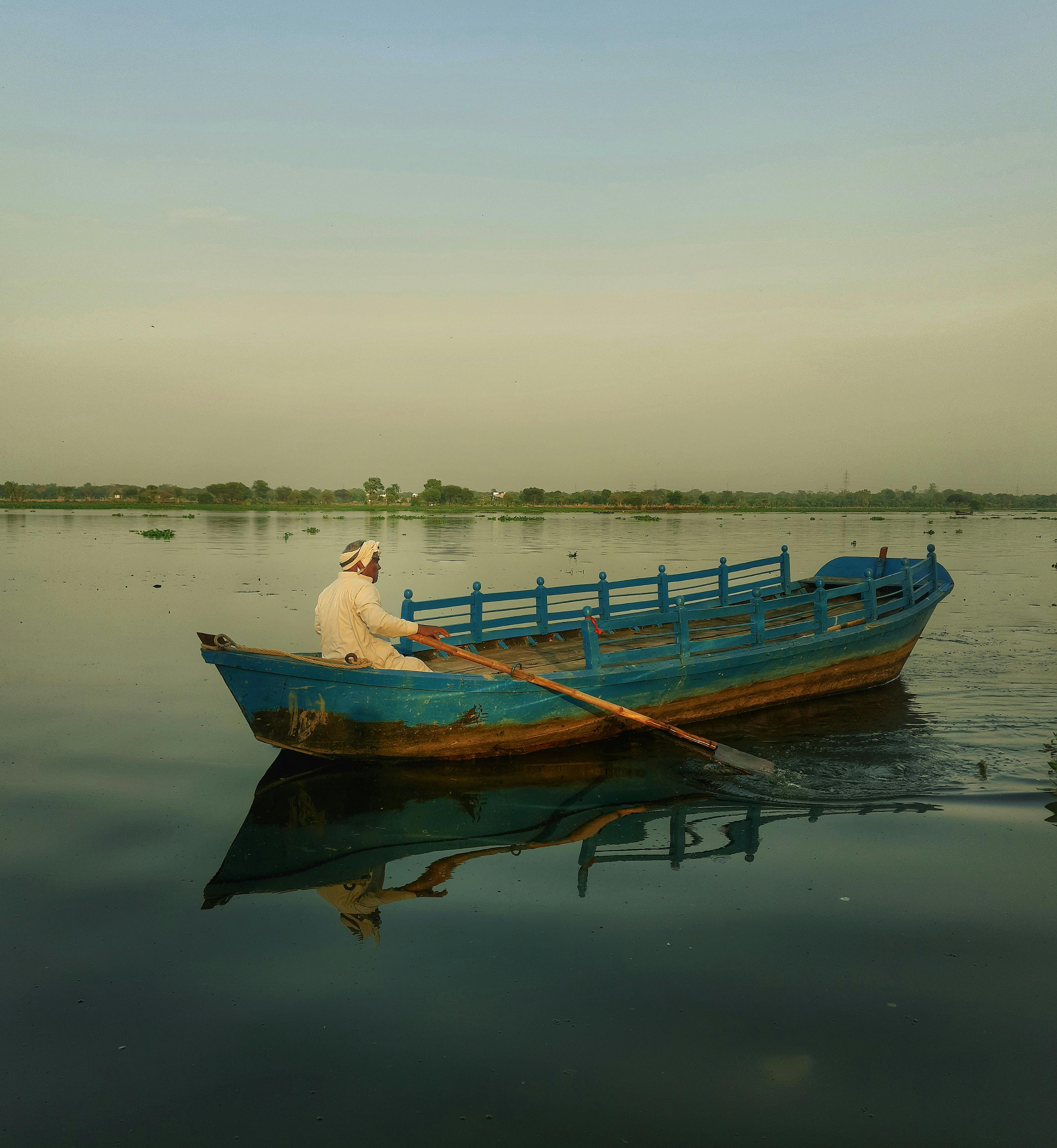 Hemingway’s The Old Man and the Sea: A Story of Strength and Perseverance (image credits: pexels)