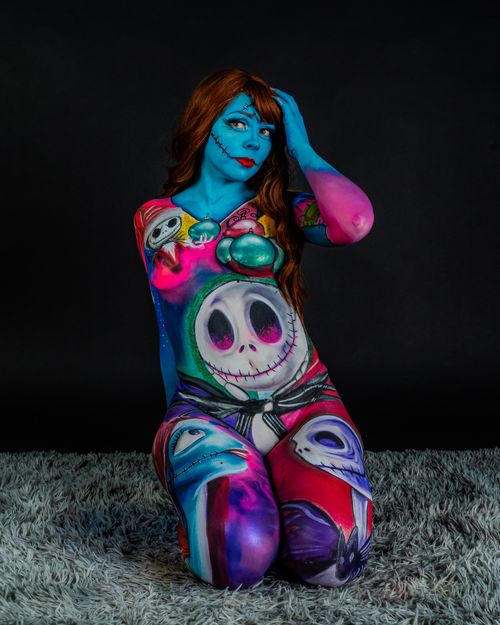 Free Artistic body paint with surreal theme blending vivid colors and fantasy elements in a captivating portrait. Stock Photo