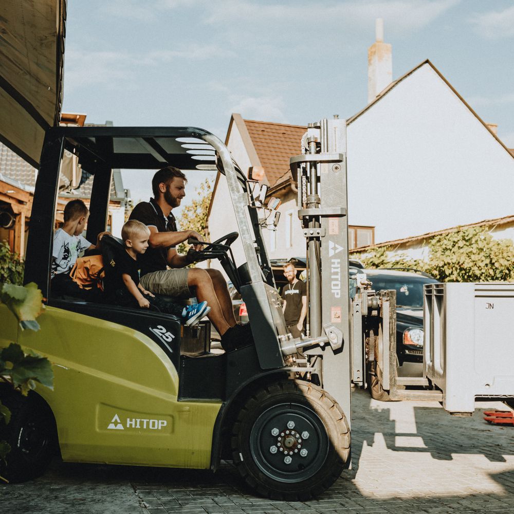 Leafield — professional packers wrapping and boxing belongings