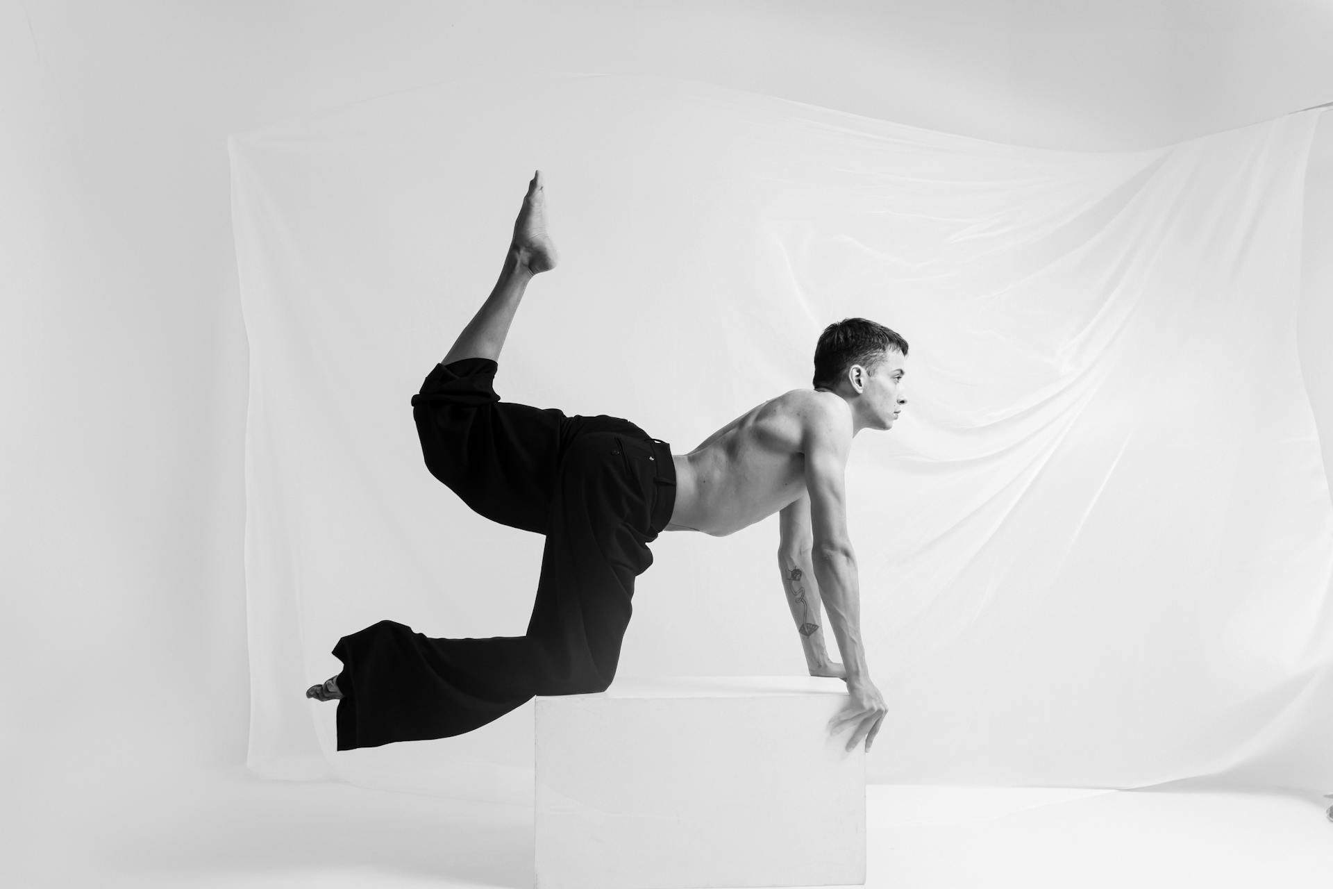 Elegant black and white photo of a dancer balancing on a platform in São Paulo.