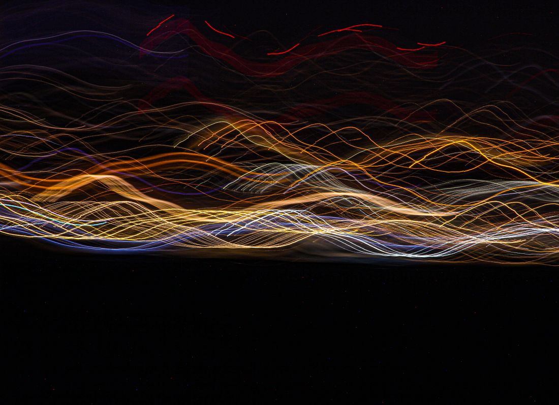 Intricate abstract light trails weave across a dark canvas, creating a — Photo by Yakup Gökdeniz on Pexels