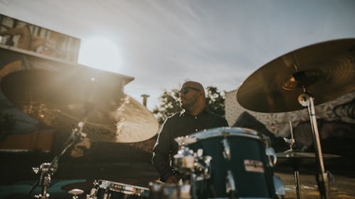 Shallow Focus Zdjęcie Man Playing Drums