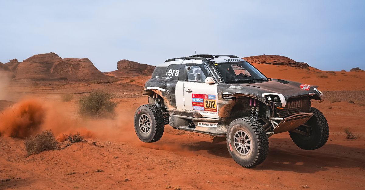 Off-Road Racing Car in Desert Landscape · Free Stock Photo