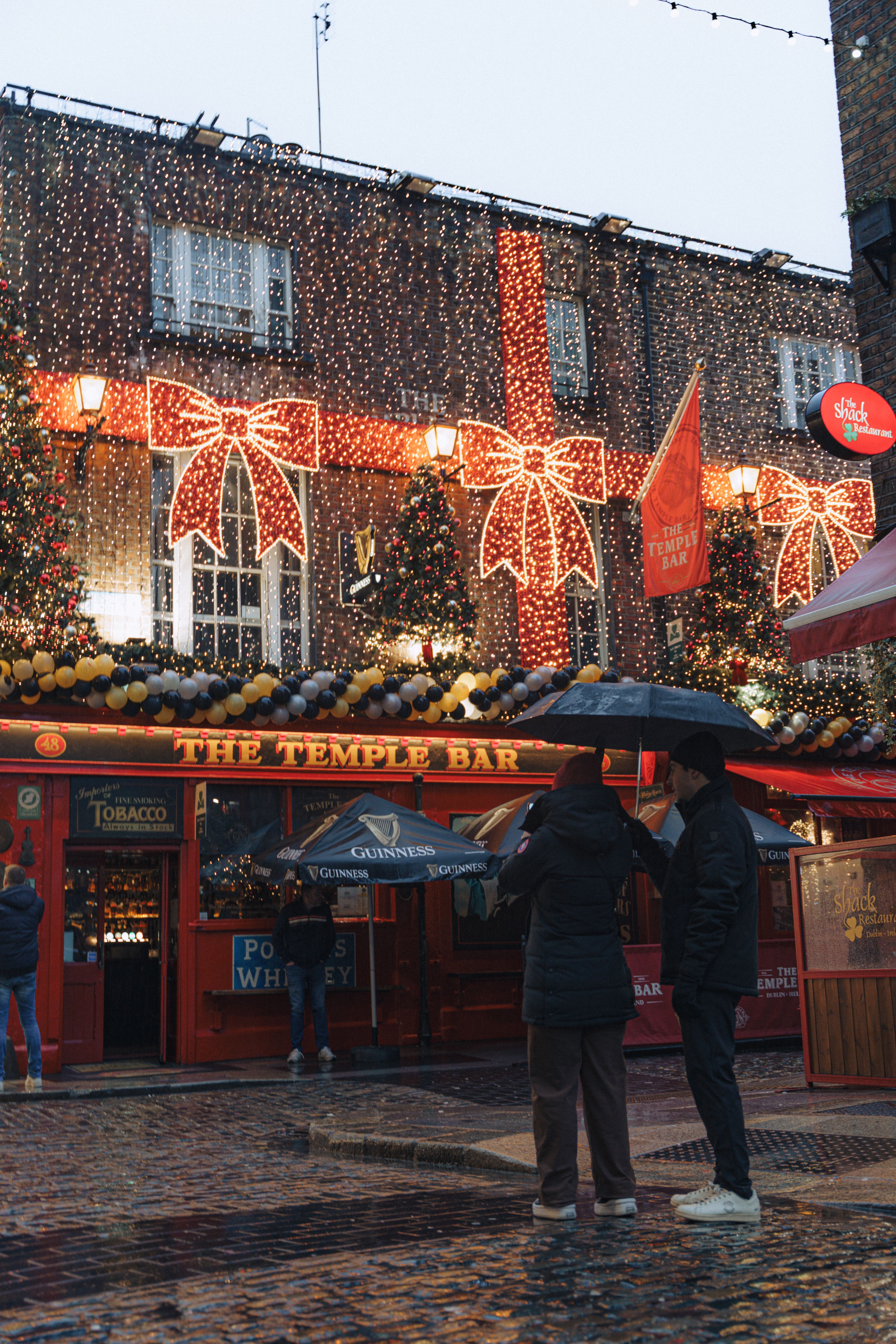 Festive Christmas Lights at Temple Bar, Dublin · Free Stock Photo