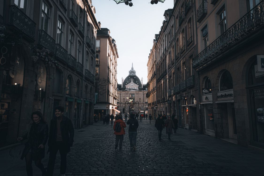 Charming European Street with Historic Architecture · Free Stock Photo