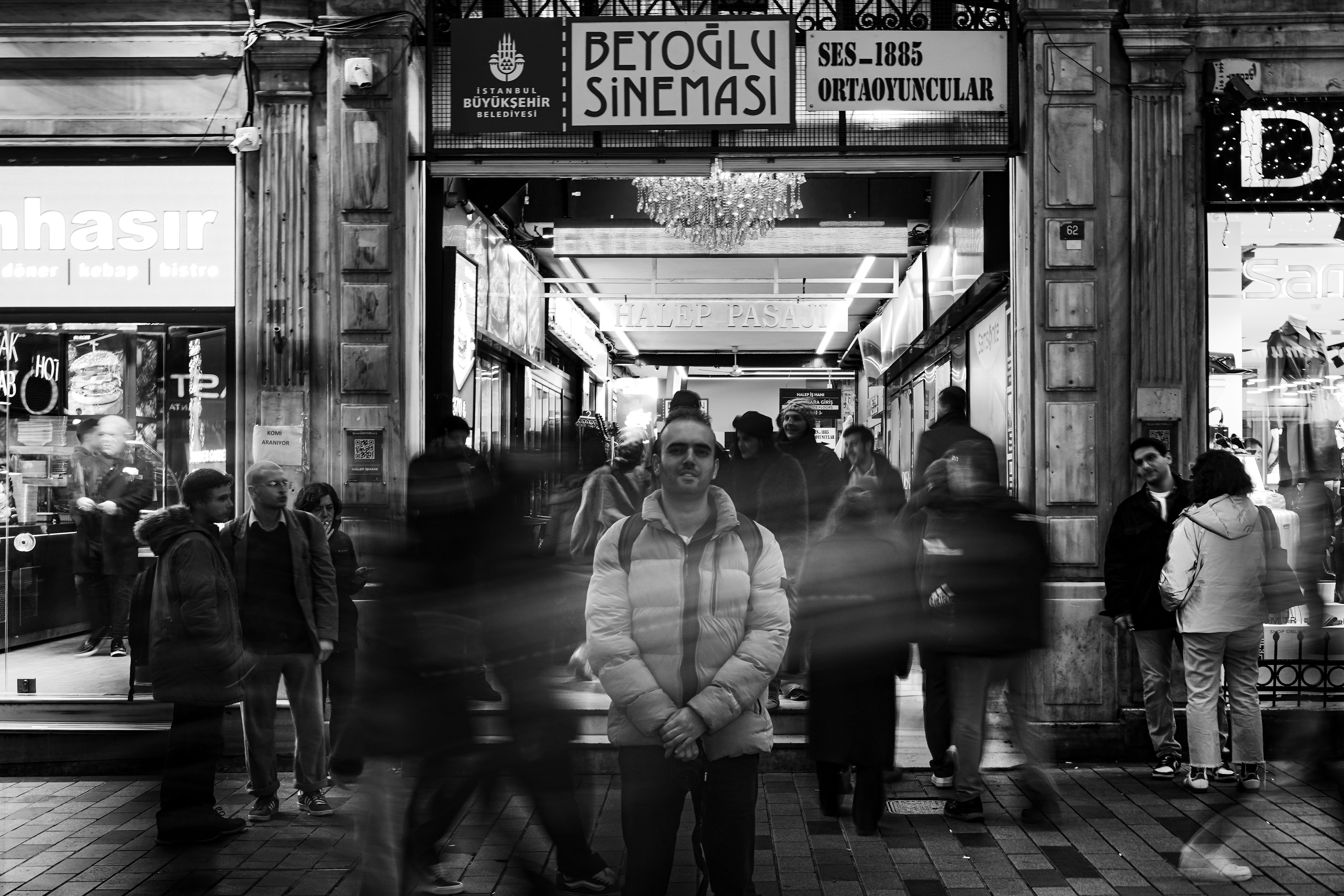 Night Scene at Beyoğlu Sineması, Istanbul · Free Stock Photo