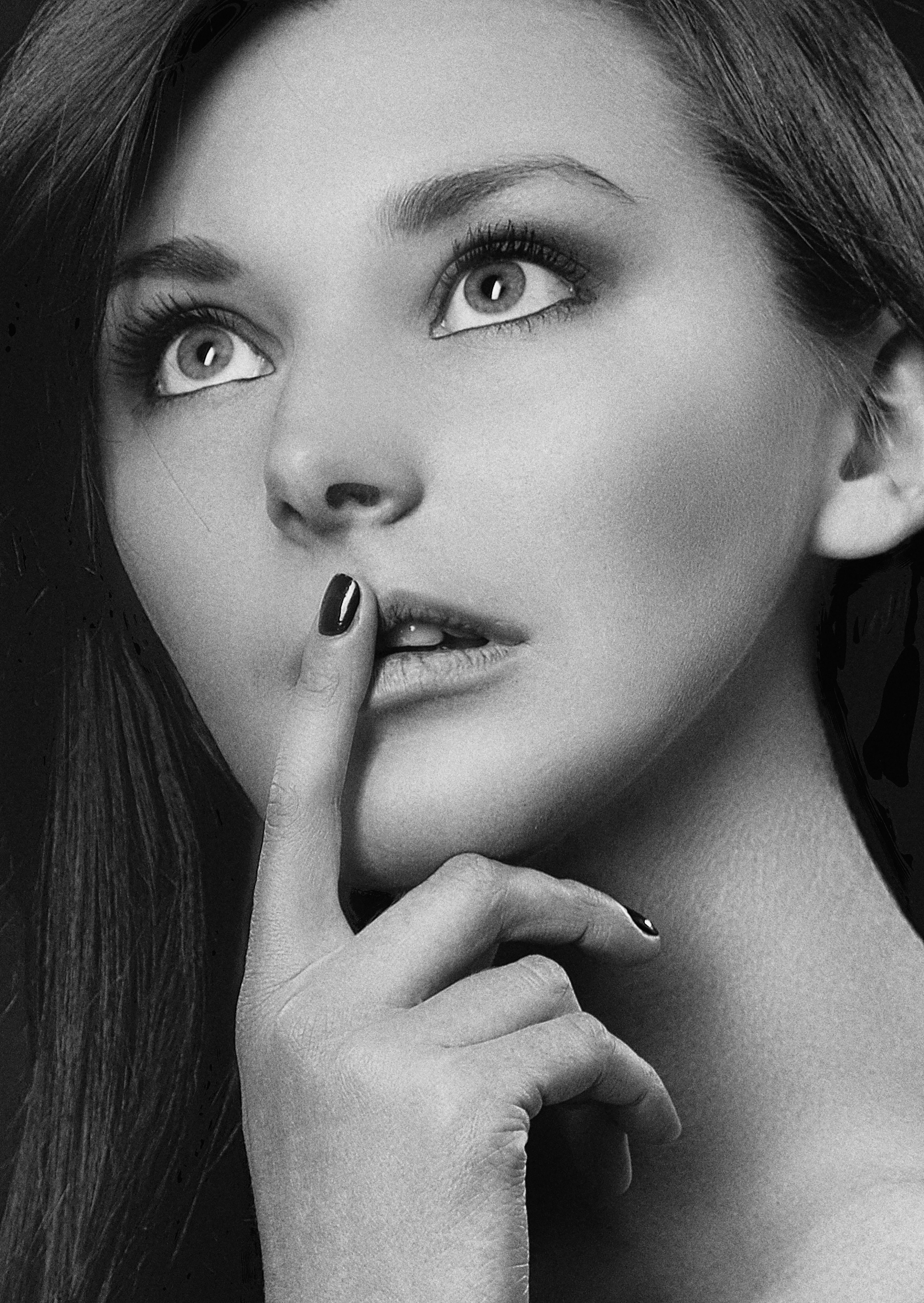 Thoughtful Woman Portrait in Black and White · Free Stock Photo