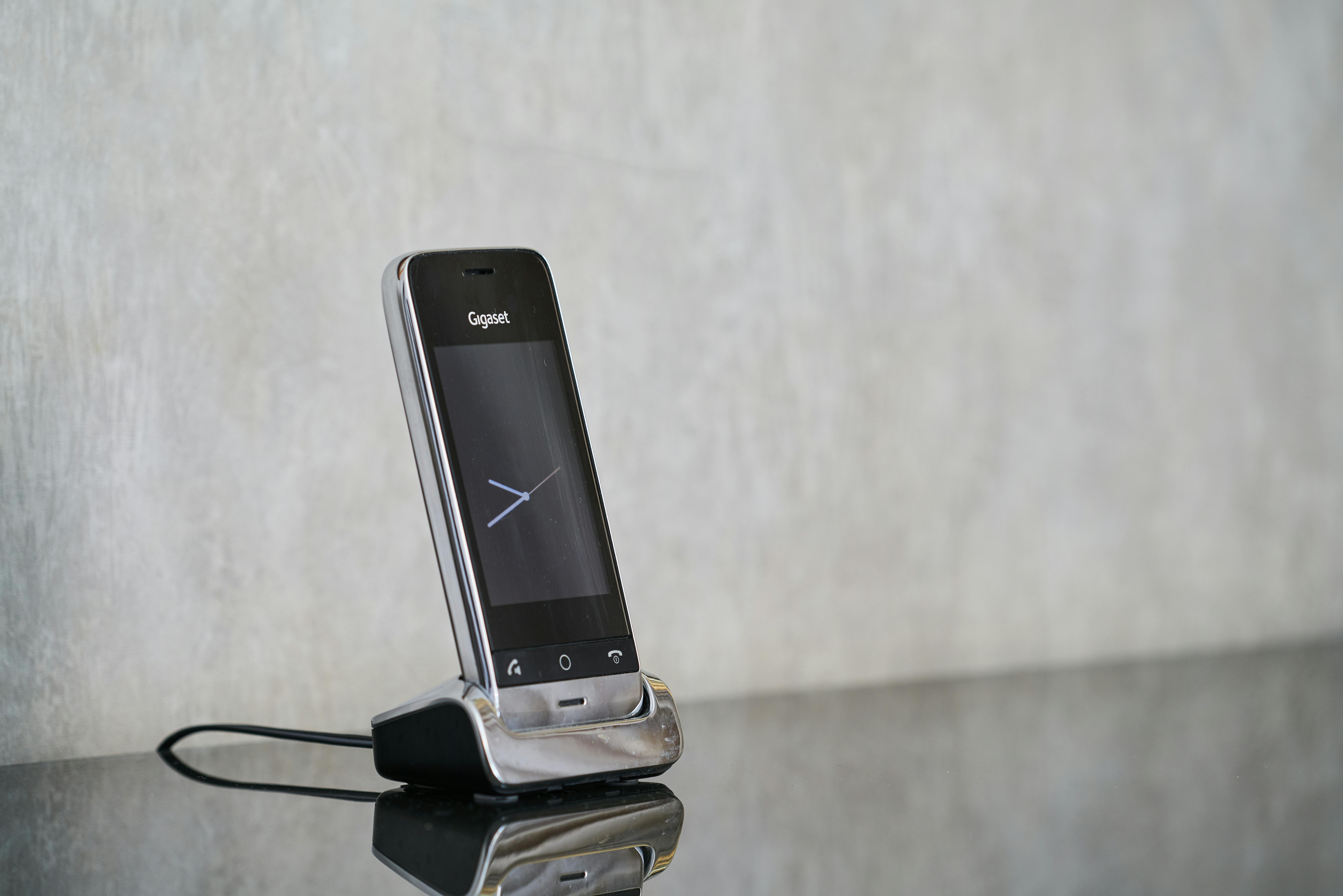 Free stock photo of alarm clock, cell phone, cellphone