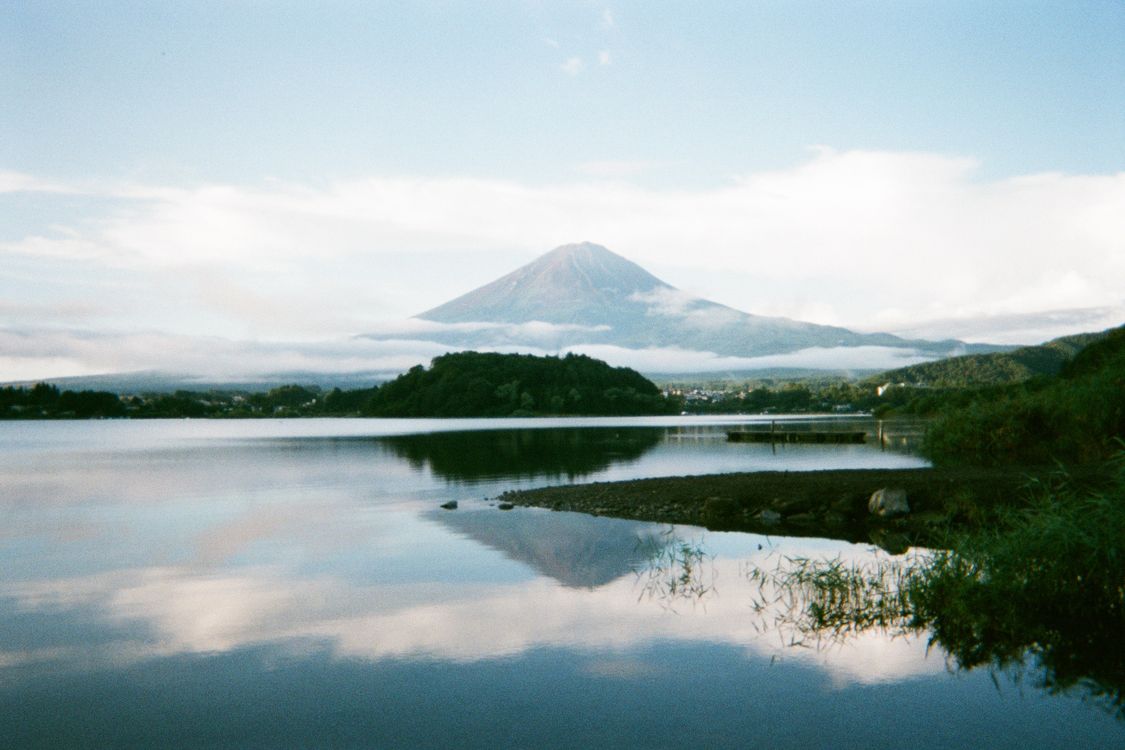 Serene View of Mount Fuji Reflecting on Lake · Free Stock Photo