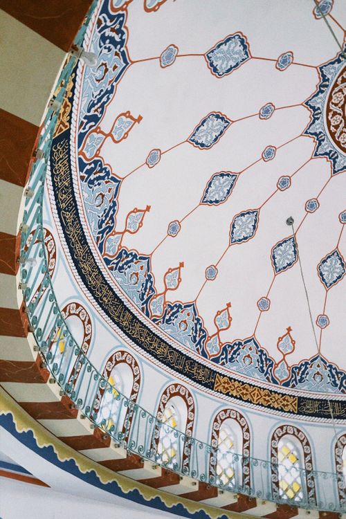 Intricate Islamic Geometric Ceiling Design 路 Free Stock Photo