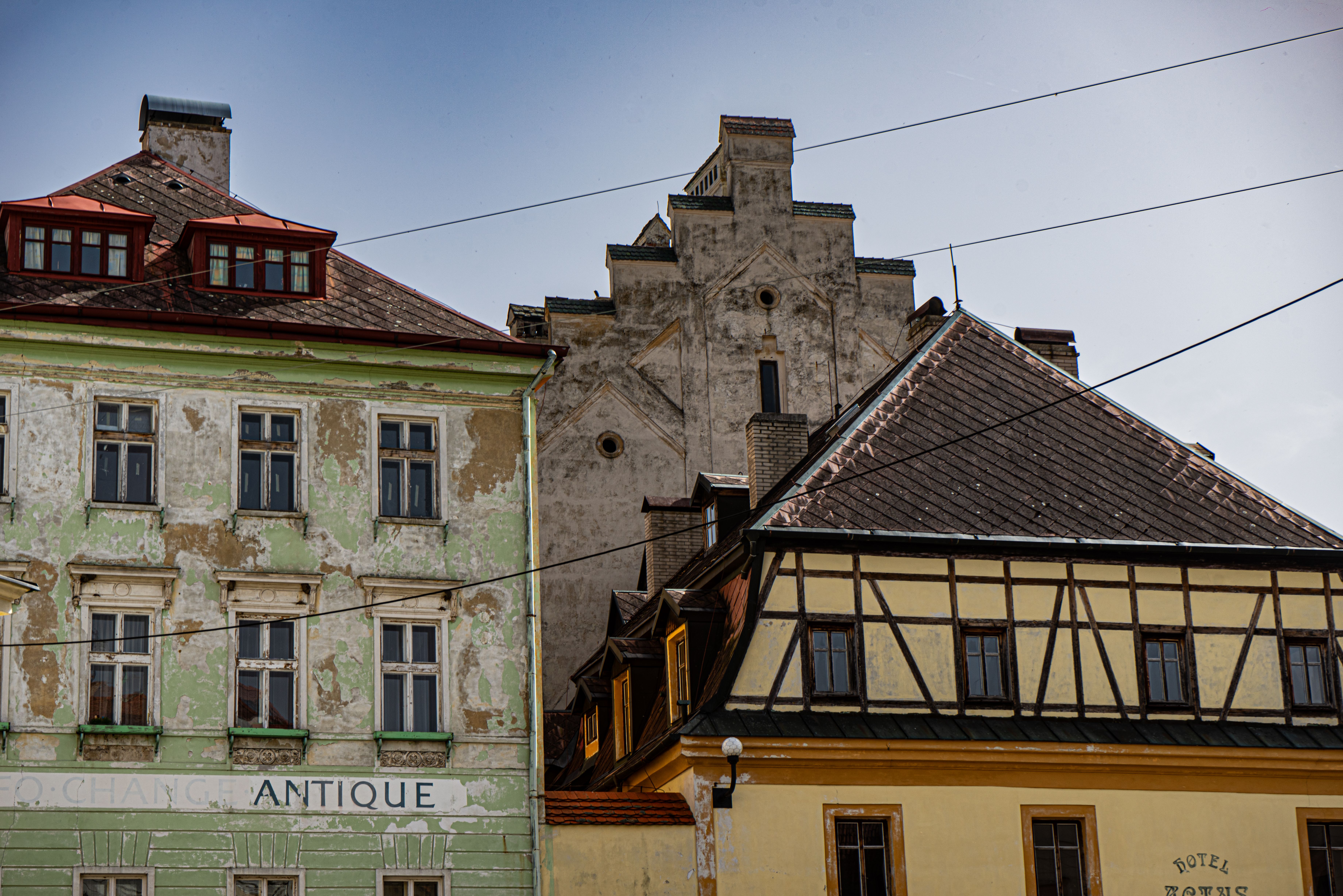 Alte Stadtarchitektur mit historischen Fassaden