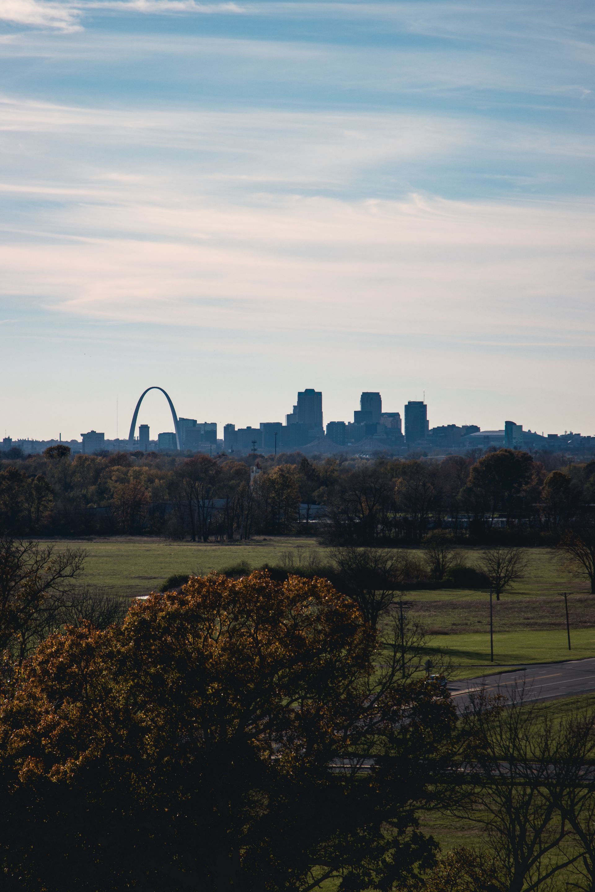 A scenic view of the St Louis skyline featuring the iconic Gateway Arch under a clear blue sky