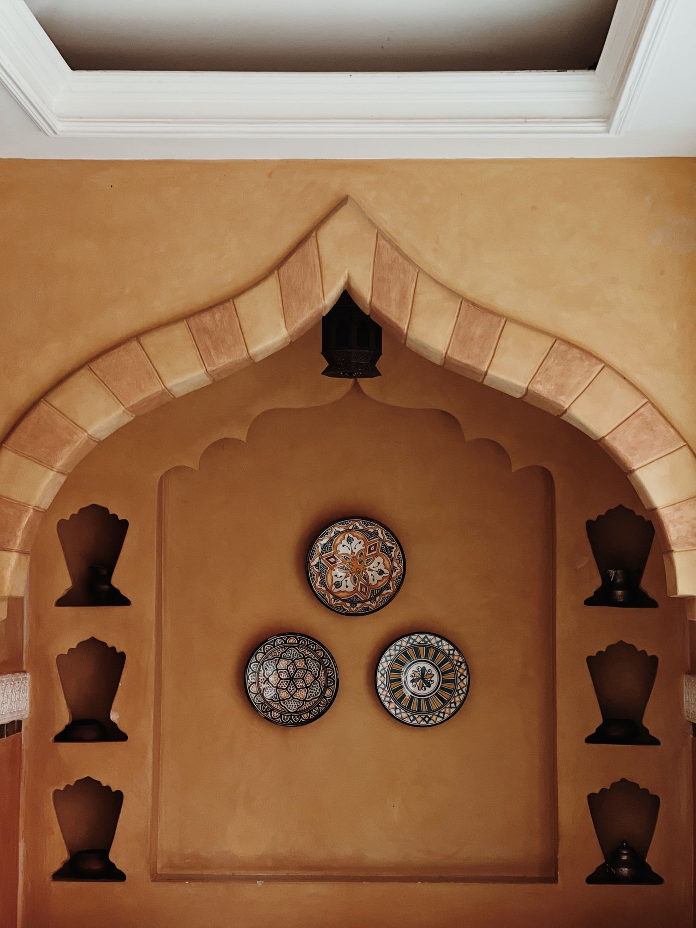 The arched niche, Maison Clay