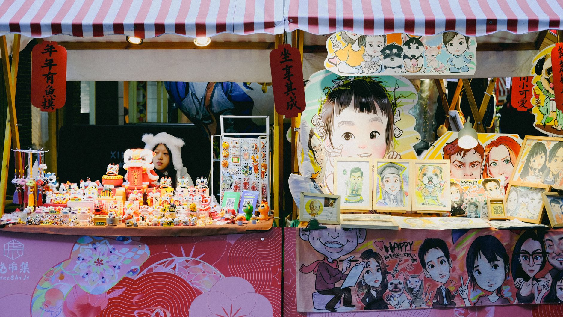 Vibrant market stall showcasing cartoon portraits and handmade crafts, attracting art lovers. — free online jigsaw puzzle on JigsawPuzzlesFreeOnline.org