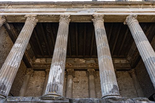 Free Close-up of ancient Roman columns in Pompeii, showcasing architectural grandeur. Stock Photo