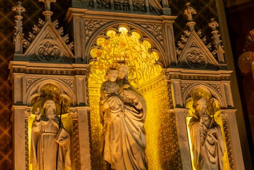 Free Ornate marble statues adorned with detailed carvings inside a church. Stock Photo