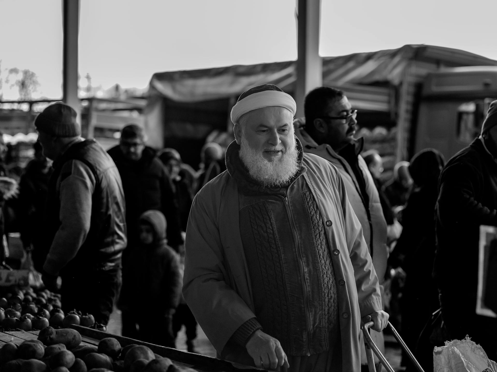 Elderly man enjoying a stroll through an outdoor market in Konya, Türkiye.