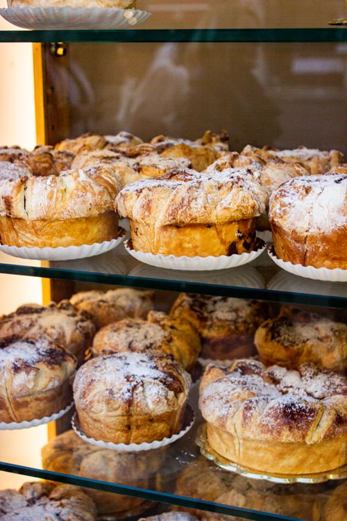 Free A tempting display of freshly baked pastries with a dusting of powdered sugar. Stock Photo