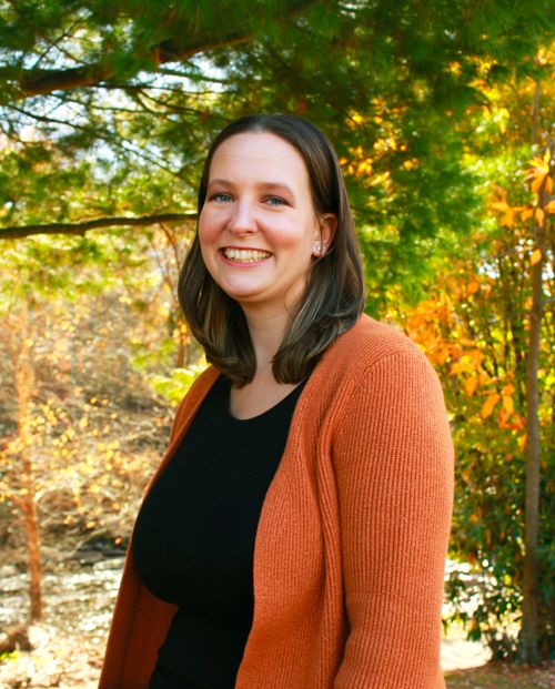 Free Outdoor portrait of a smiling woman in a vibrant autumn park in Pennsylvania. Stock Photo