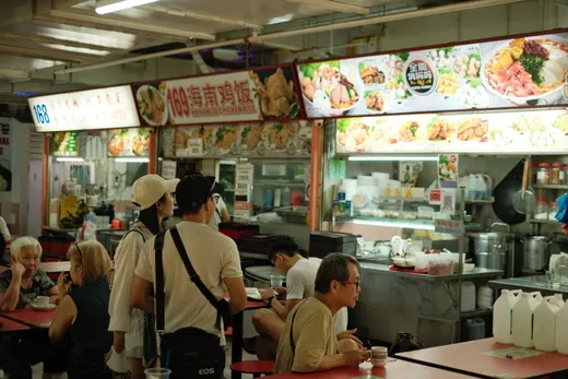 Suasana hawker centre di Singapura