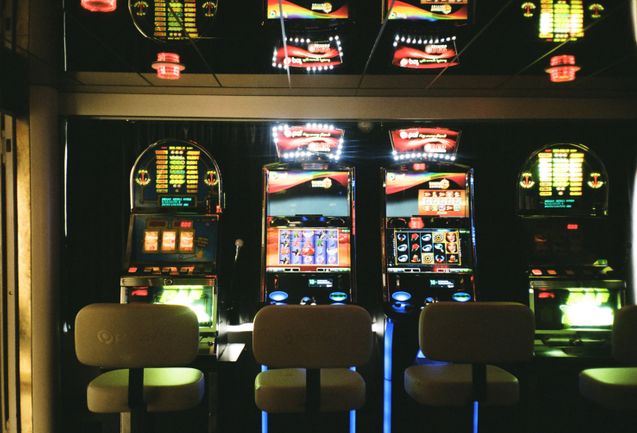 Online Casino: Spielautomaten und Live-Spiele im Überblick