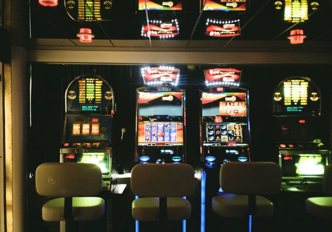 Online Casino: Spielautomaten und Live-Spiele im Überblick
