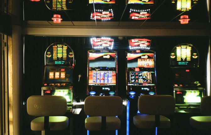 Online Casino: Spielautomaten und Live-Spiele im Überblick