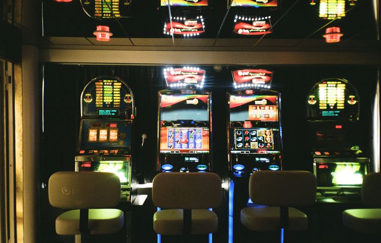 Online Casino: Spielautomaten und Live-Spiele im Überblick
