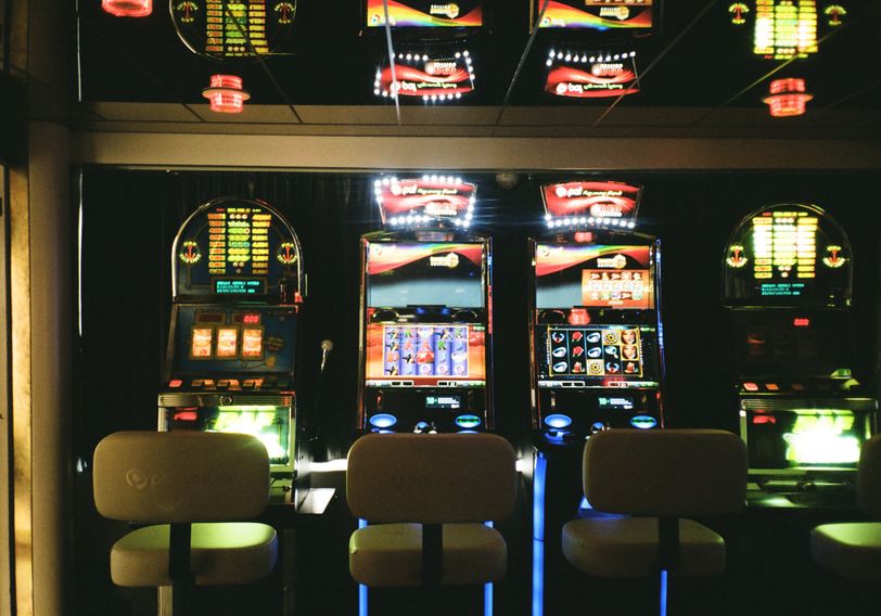 Online Casino: Spielautomaten und Live-Spiele im Überblick