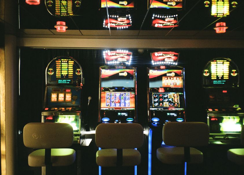 Online Casino: Spielautomaten und Live-Spiele im Überblick