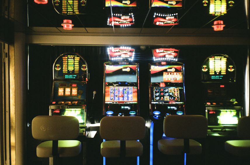 Online Casino: Spielautomaten und Live-Spiele im Überblick